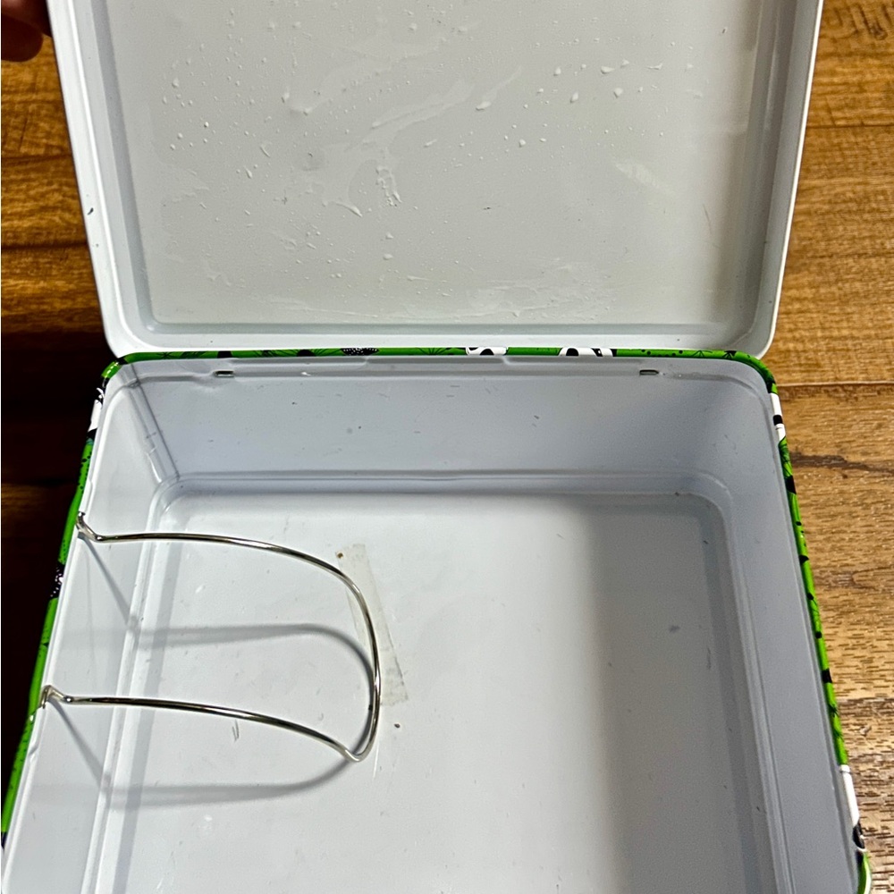 NECA • Tim Burton’s • Black/Green • The Nightmare Before Christmas • Lunch Box - Picture 10 of 12